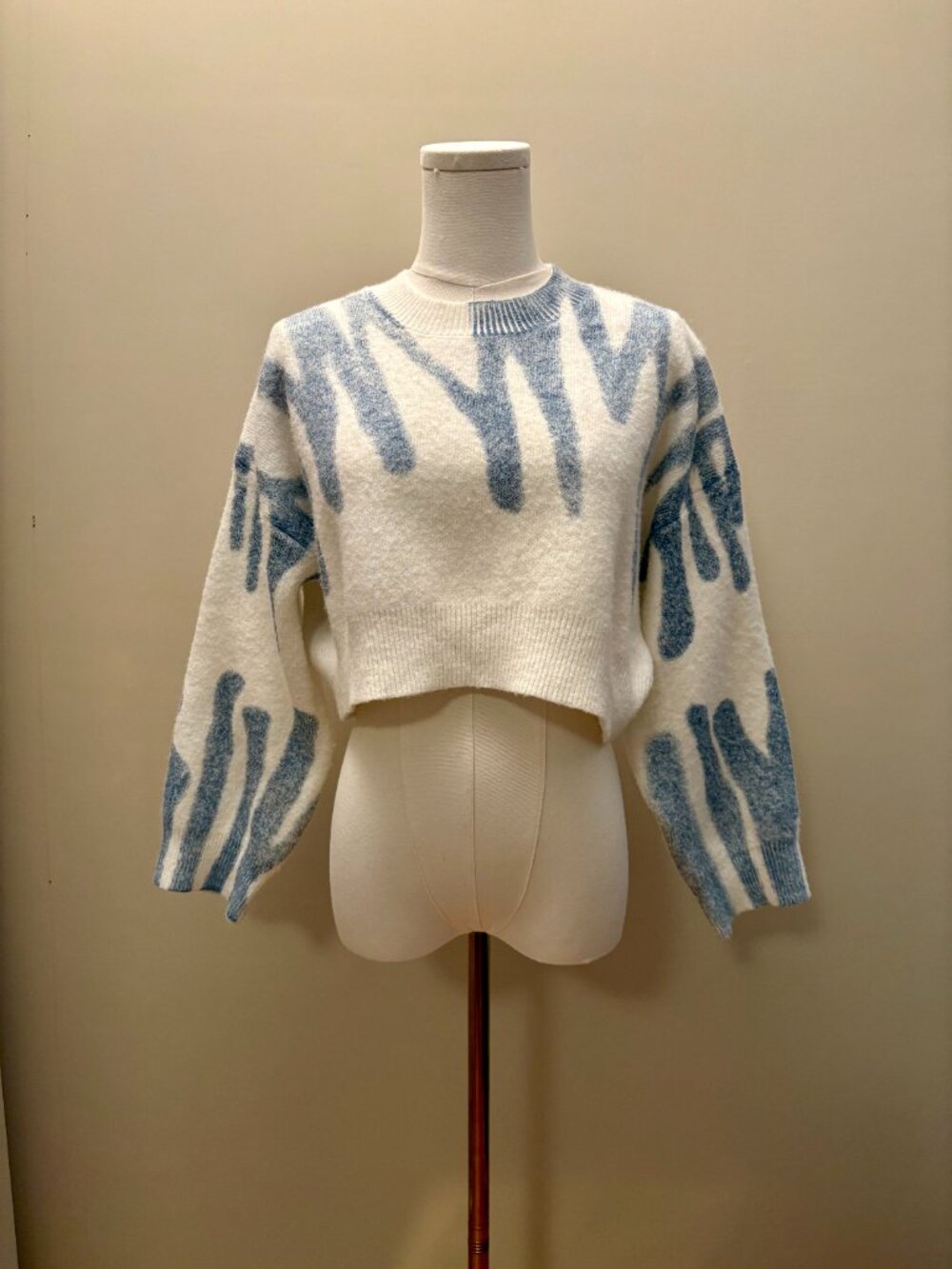 Cropped White Sweater with Light Blue Abstract Pattern